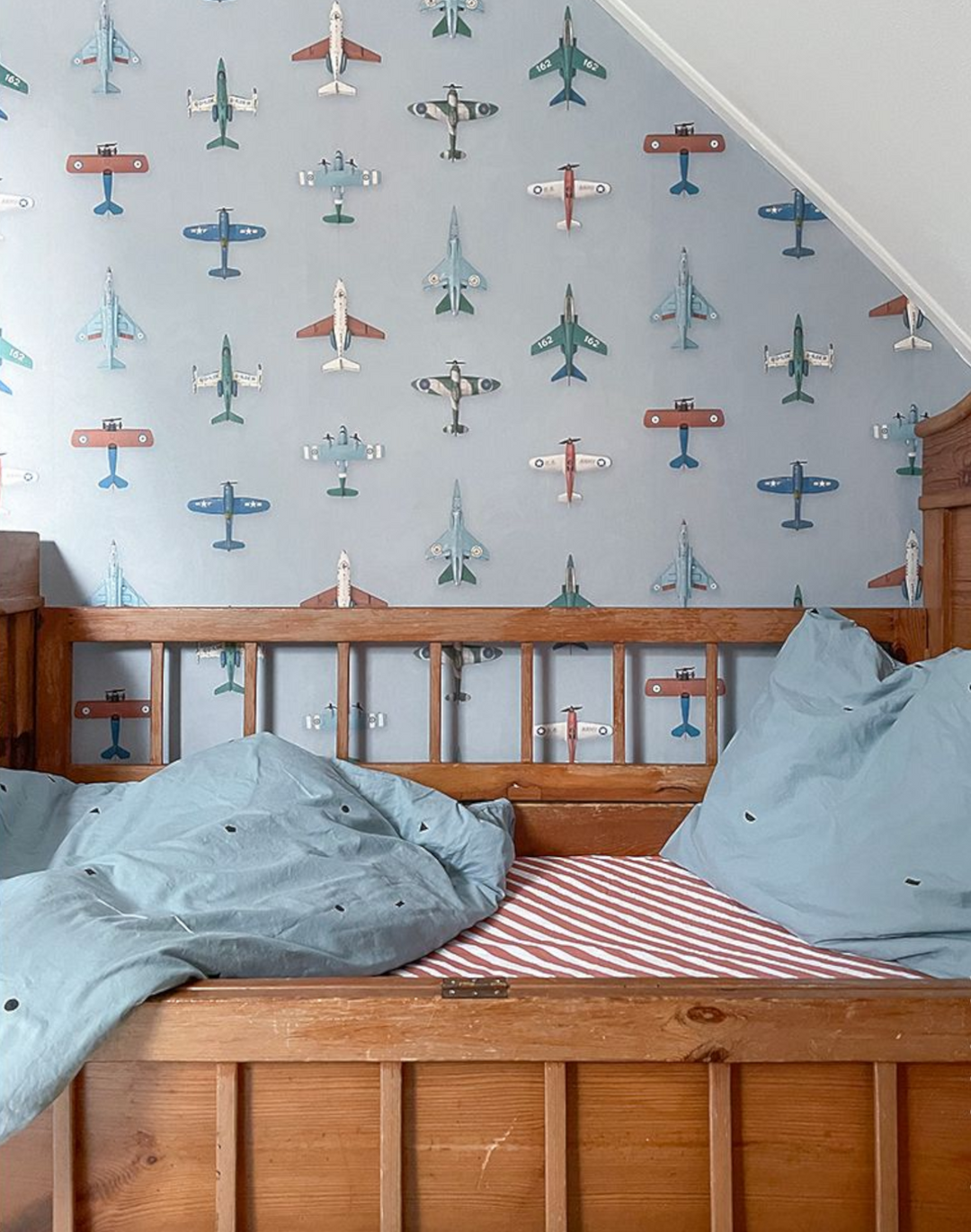 Airplanes, Light Blue