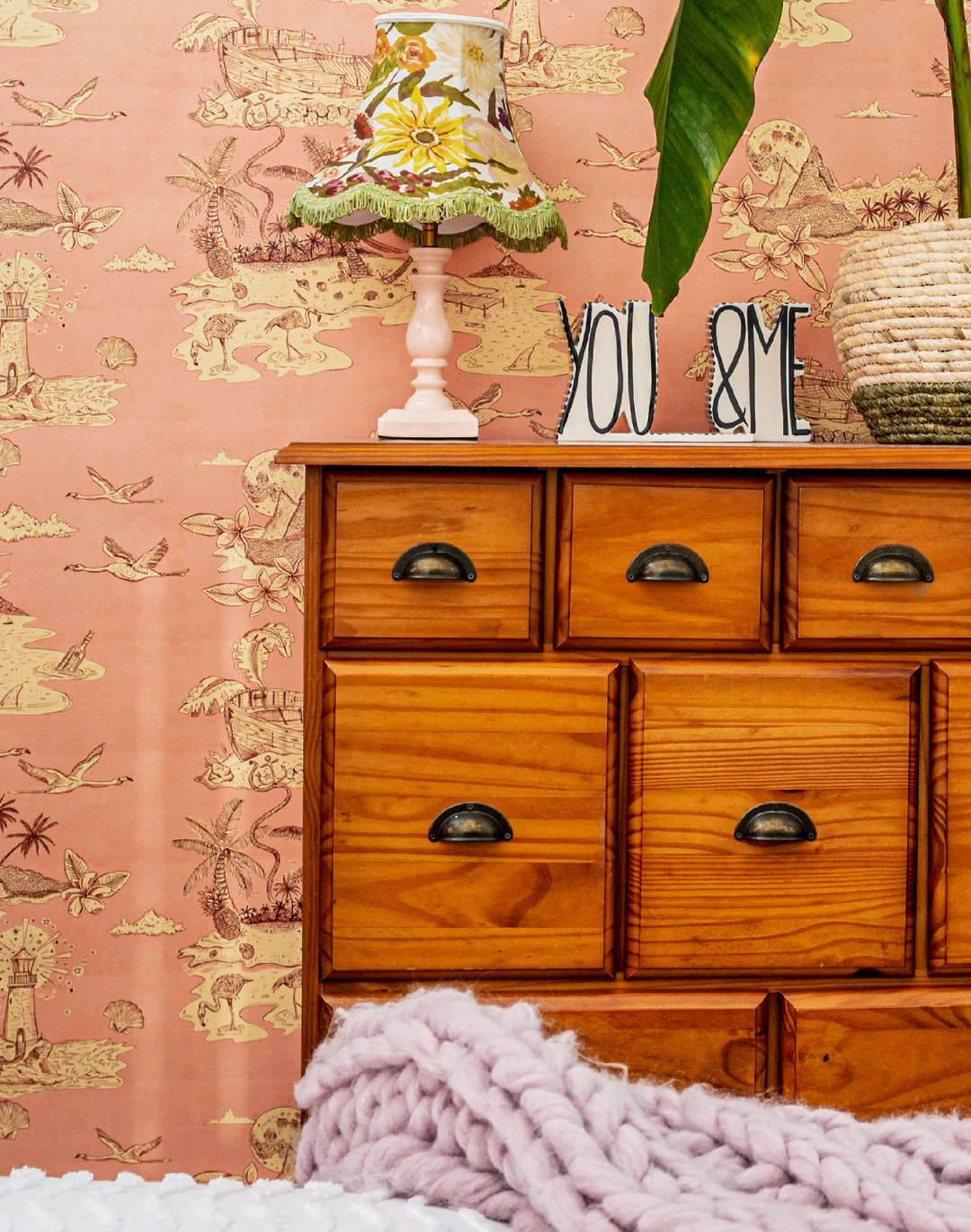 Castaway, Coral-Pink
