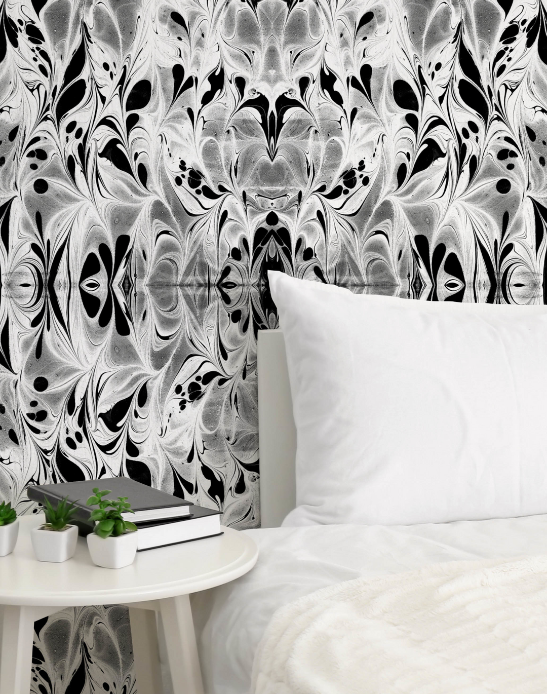 Fluid, Black and White
