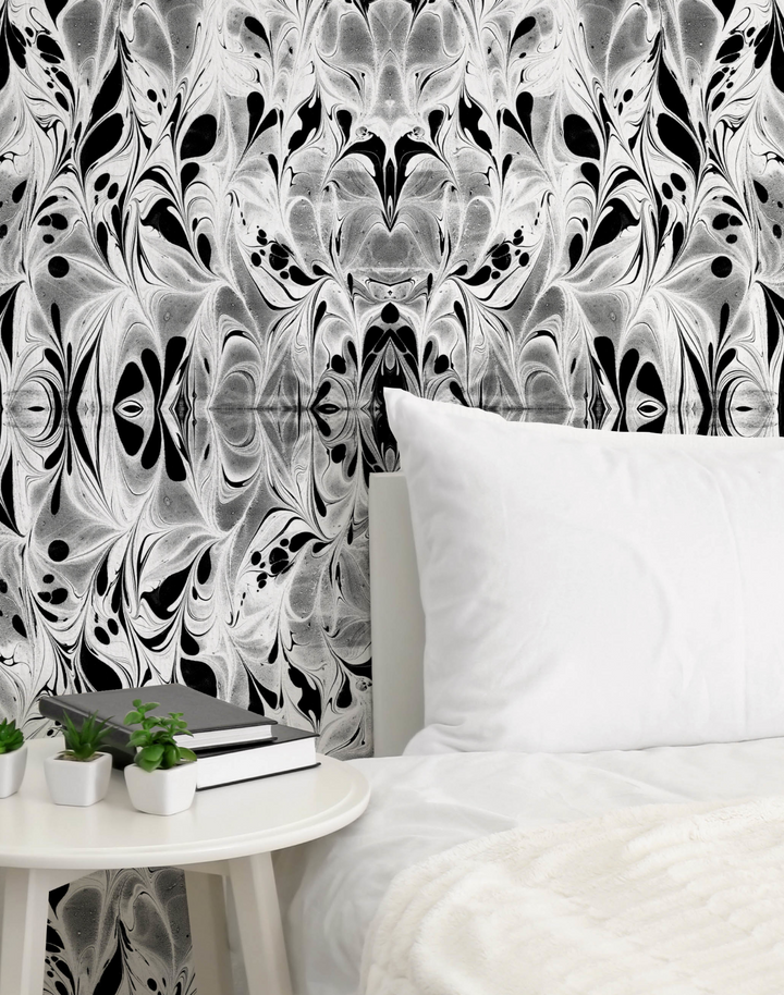 Fluid, Black and White