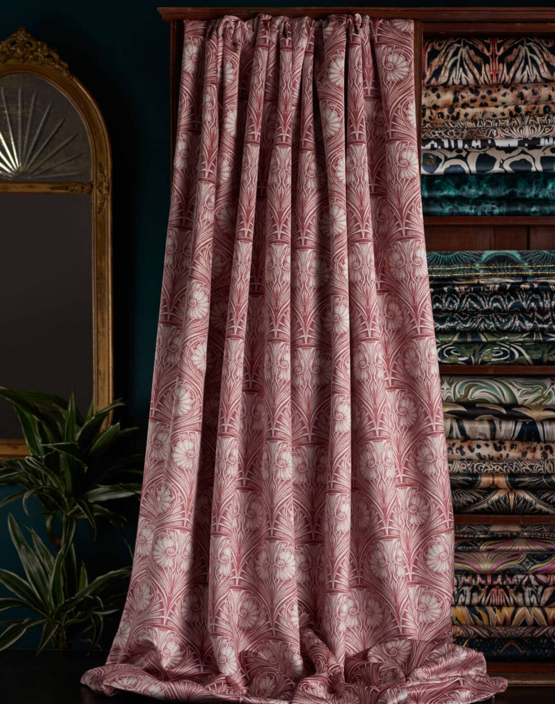 Loulou Velvet Fabric, Rose