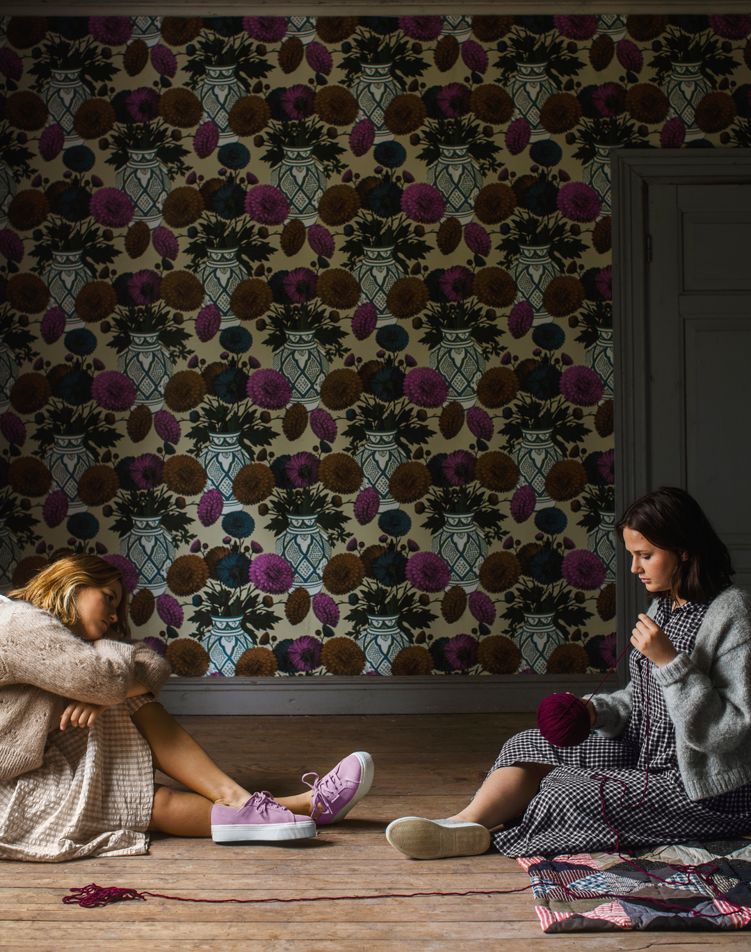 The Charm of Pottery-Inspired Wallpaper Patterns