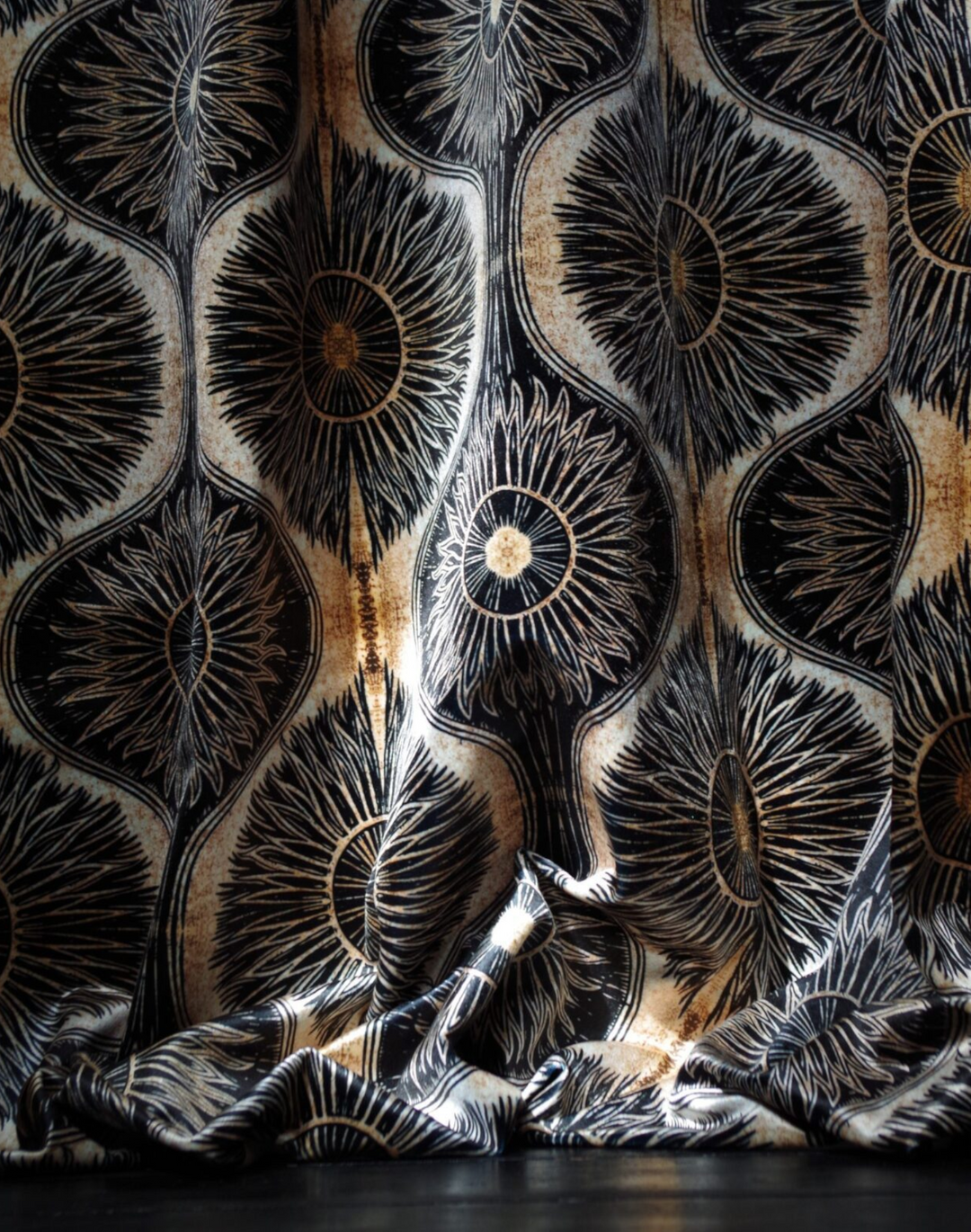 Bibana Velvet Fabric, Gold