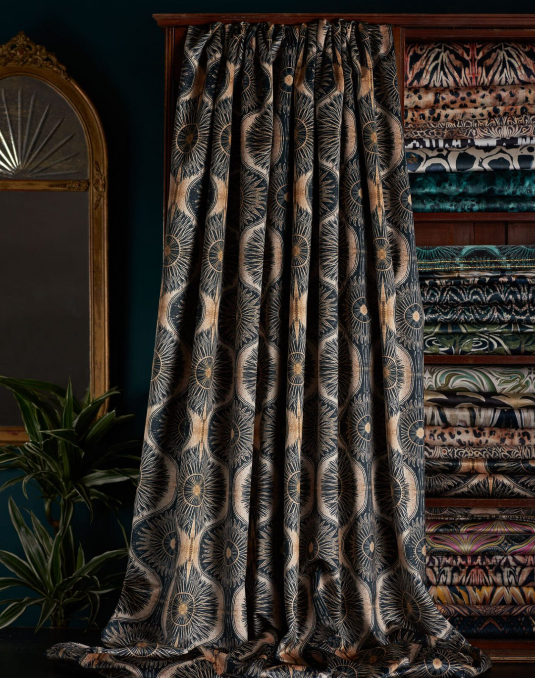 Bibana Velvet Fabric, Gold
