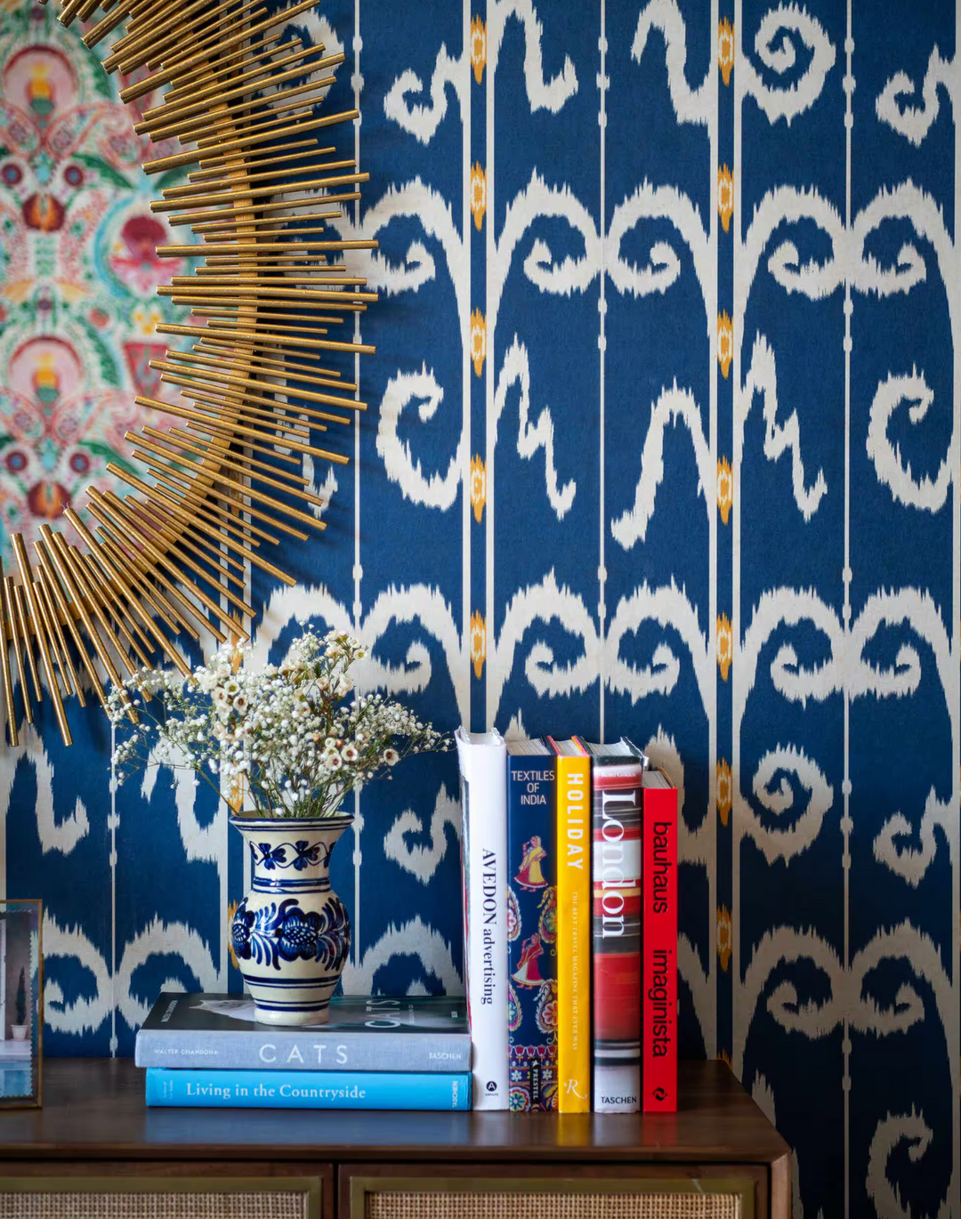 Elysia Ikat, Crimson
