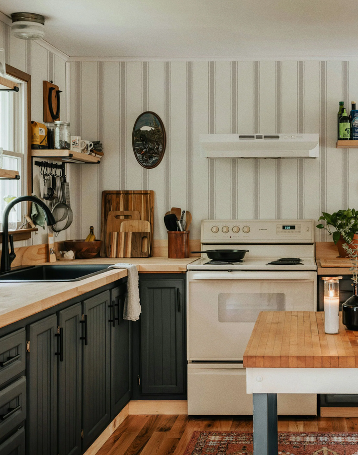 Moulding Line, Cool Taupe