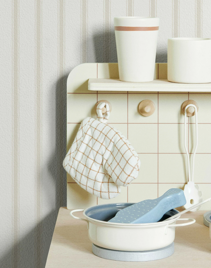 Moulding Line, Pale Cream
