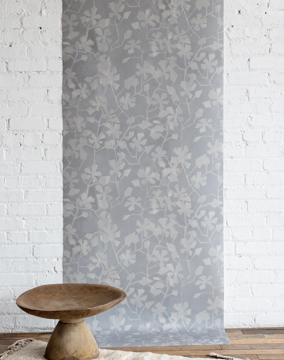 Vinca, Grey Garden - Cotton Wallpaper