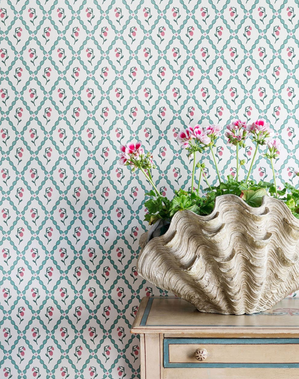Wild Strawberry Trellis, Vintage Cream – The Pattern Collective